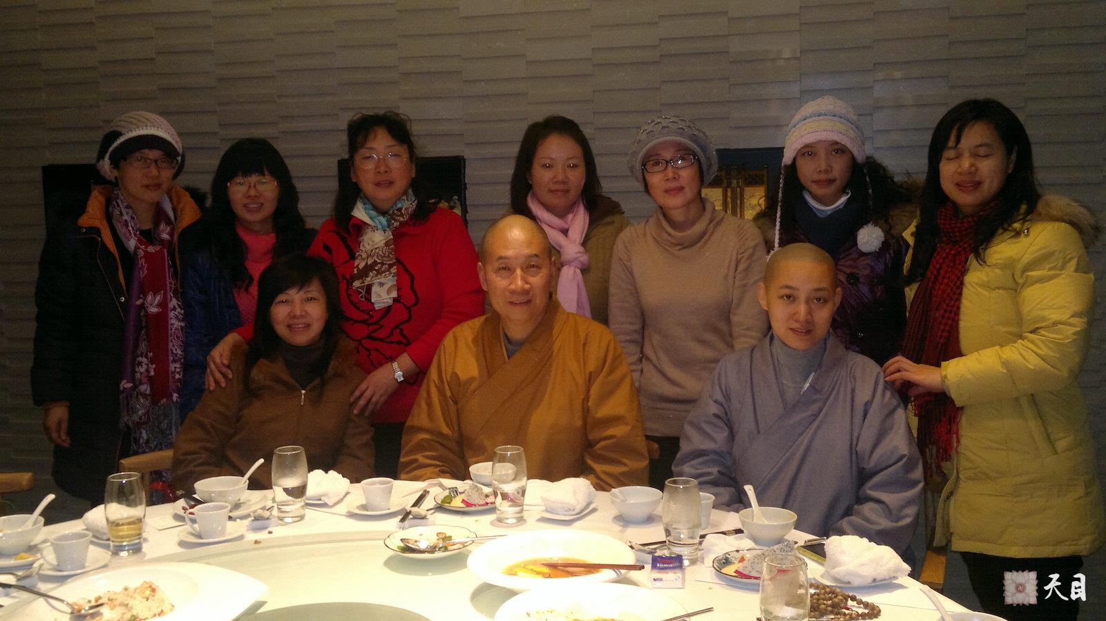 20110112圣观法师应果实法师的礼请在广州素成斋素食馆应常无居士的供养加持果实法师的生日宴1