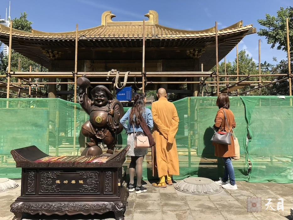 20181001圣观法师尚在陕西省人民医院高干病房住院慈悲带领果实法师等弟子在西安密宗祖庭大兴善寺参学3