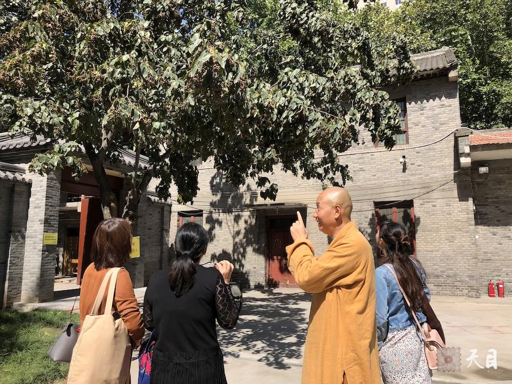 20181001圣观法师尚在陕西省人民医院高干病房住院慈悲带领果实法师等弟子在西安密宗祖庭大兴善寺参学8