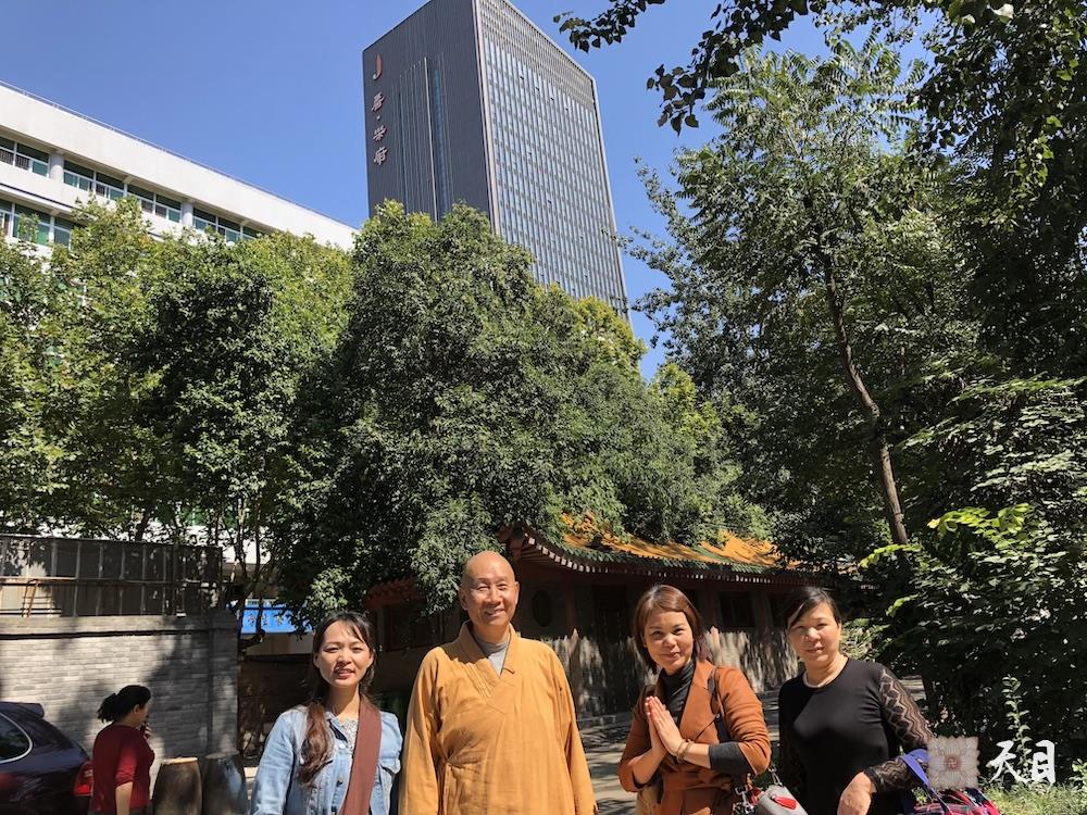 20181001圣观法师尚在陕西省人民医院高干病房住院慈悲带领果实法师等弟子在西安密宗祖庭大兴善寺参学9