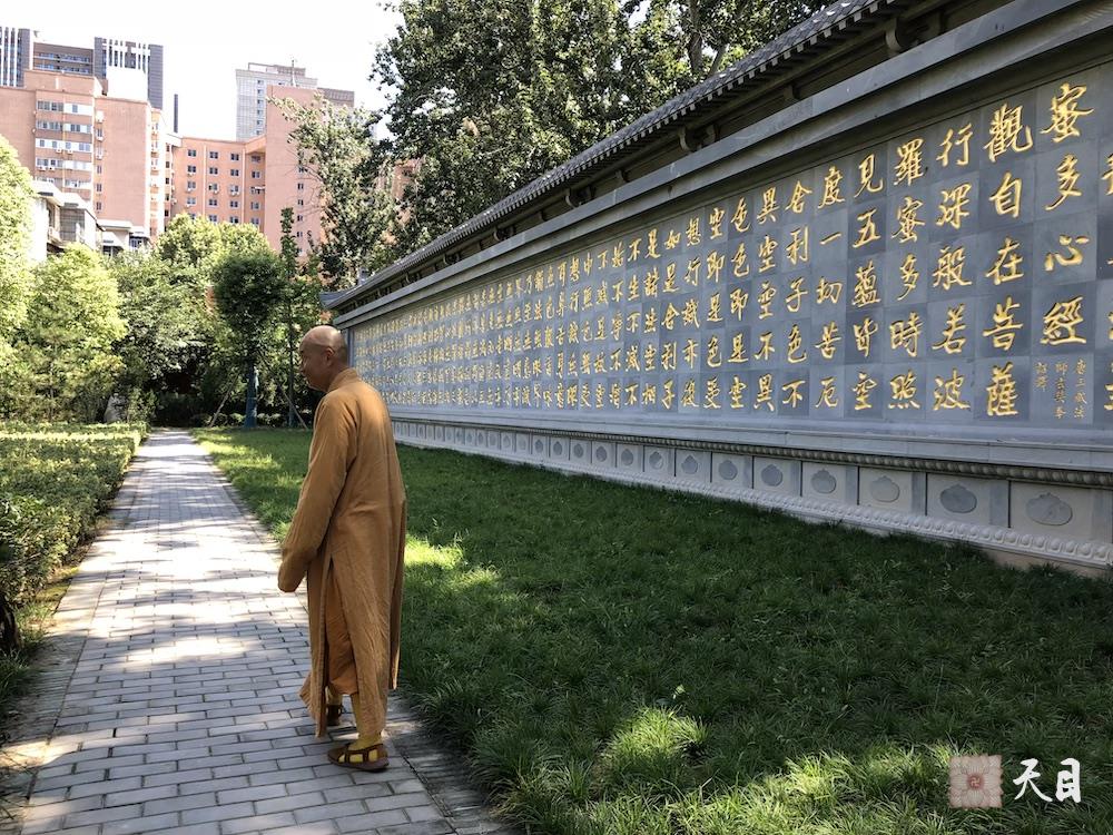 20181001圣观法师尚在陕西省人民医院高干病房住院慈悲带领果实法师等弟子在西安密宗祖庭大兴善寺参学10