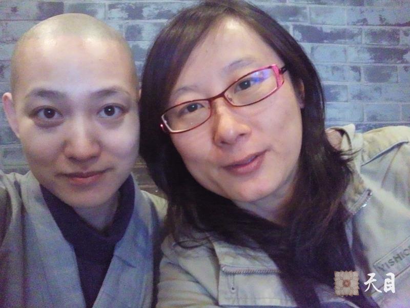 20100416果实法师应邀到福州弘法和许评修自拍合影