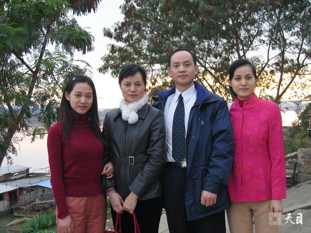 20050211大年初三邹宜均（出家前的果实法师）和家人陪伴已确认罹患肺癌晚期的父亲回到父亲的老家广东博罗东江4