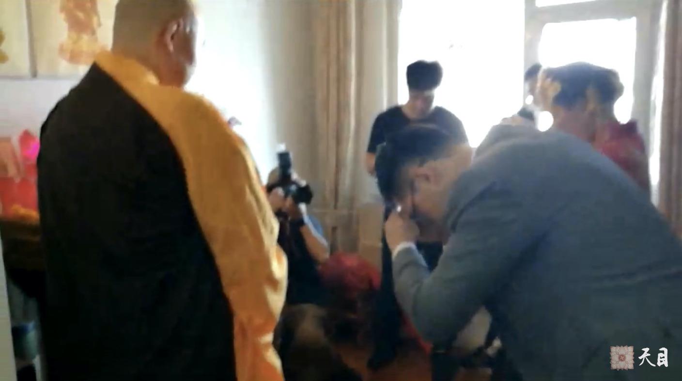 20181004圣观法师应常心法师俗家女儿张译文居士的礼请在青岛李四光故居出席张译文居士&于文虔居士的西式素宴婚礼1