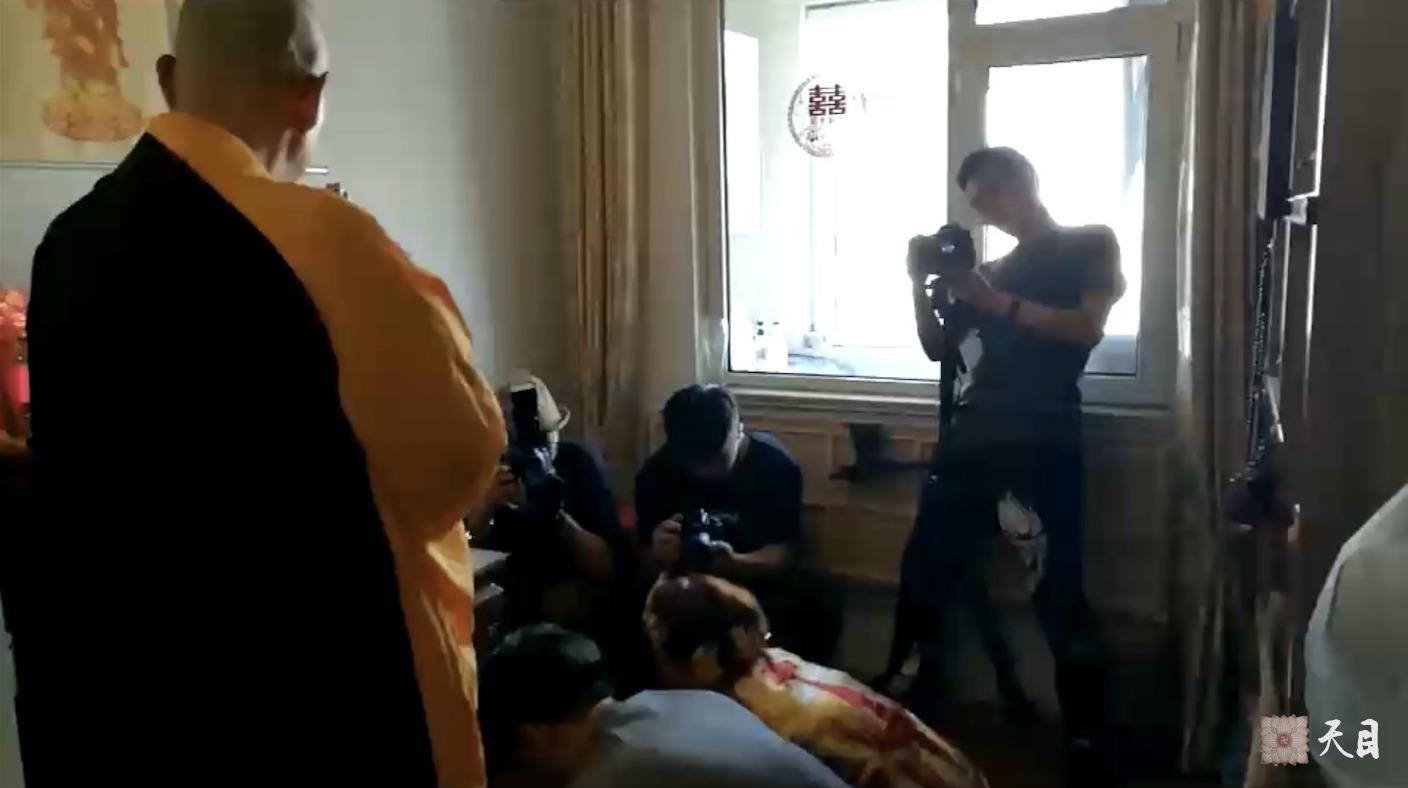 20181004圣观法师应常心法师俗家女儿张译文居士的礼请在青岛李四光故居出席张译文居士&于文虔居士的西式素宴婚礼1