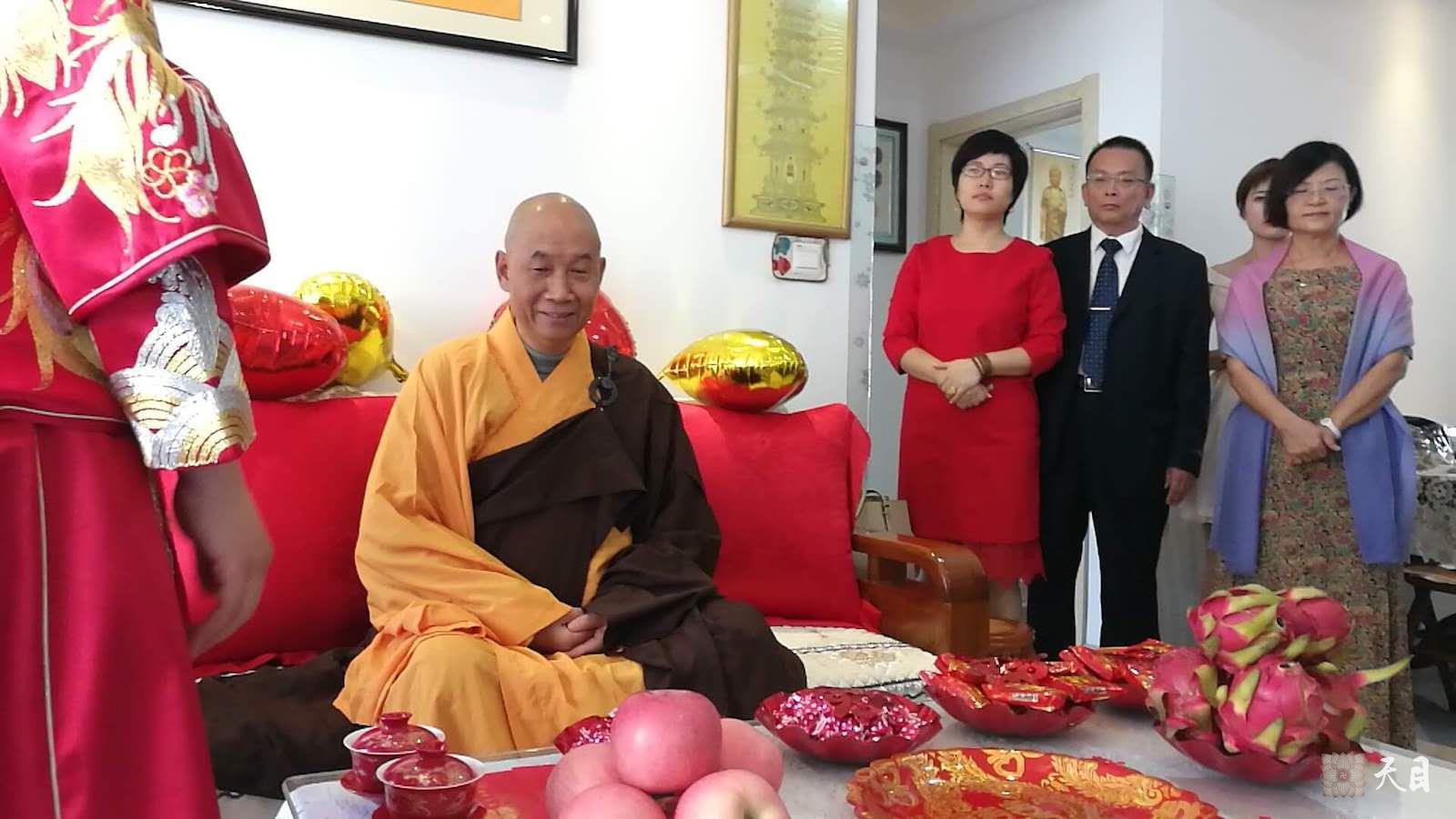 20181004圣观法师应常心法师的俗家女儿张译文居士的礼请在青岛李四光故居出席张译文居士&于文虔居士的西式素宴婚礼2