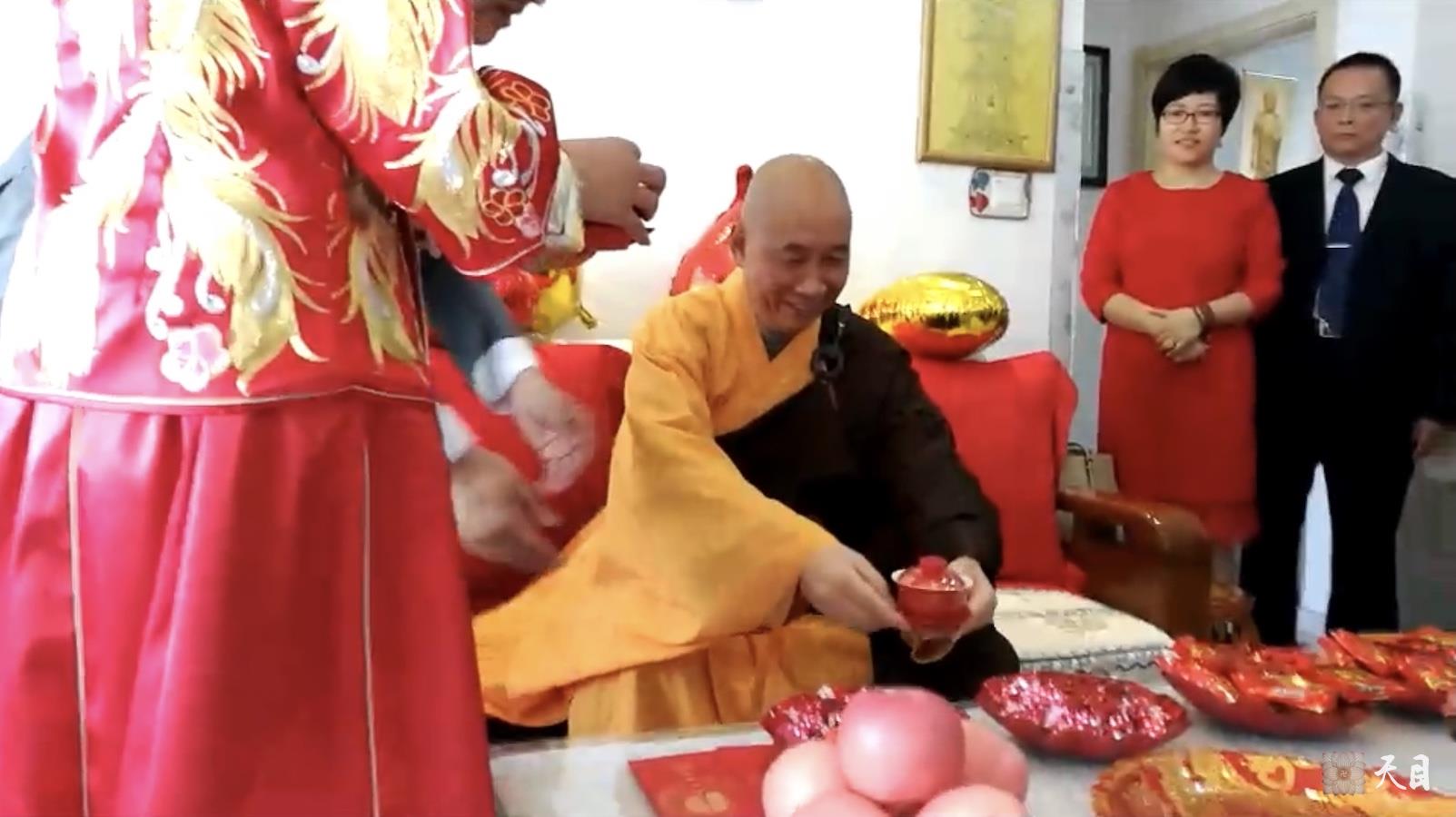 20181004圣观法师应常心法师的俗家女儿张译文居士的礼请在青岛李四光故居出席张译文居士&于文虔居士的西式素宴婚礼3