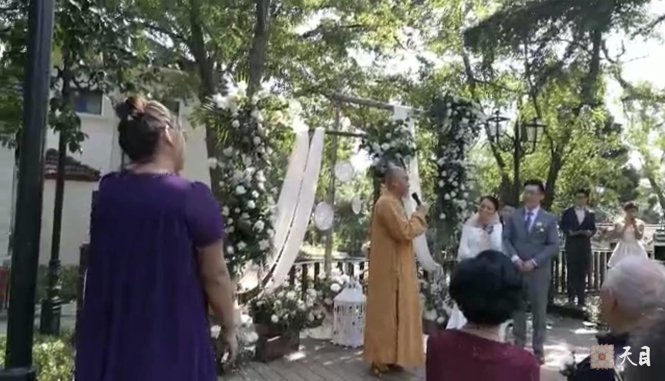 20181004圣观法师应常心法师的俗家女儿张译文居士的礼请在青岛李四光故居出席张译文居士&于文虔居士的西式素宴婚礼5