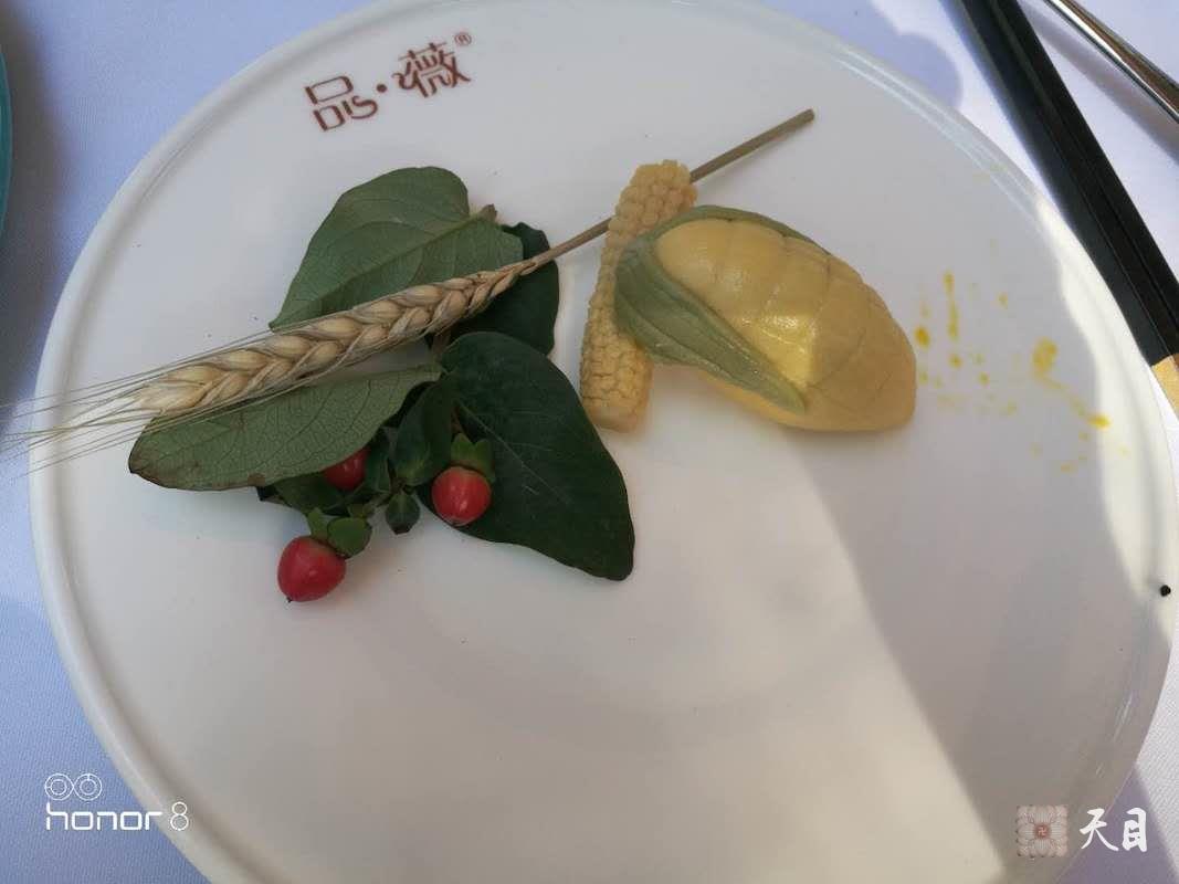 20181004圣观法师应常心法师的俗家女儿张译文居士的礼请在青岛李四光故居出席张译文居士&于文虔居士的西式素宴婚礼8