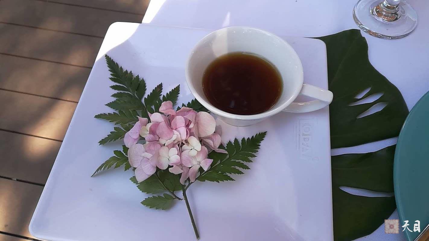 20181004圣观法师应常心法师的俗家女儿张译文居士的礼请在青岛李四光故居出席张译文居士&于文虔居士的西式素宴婚礼8