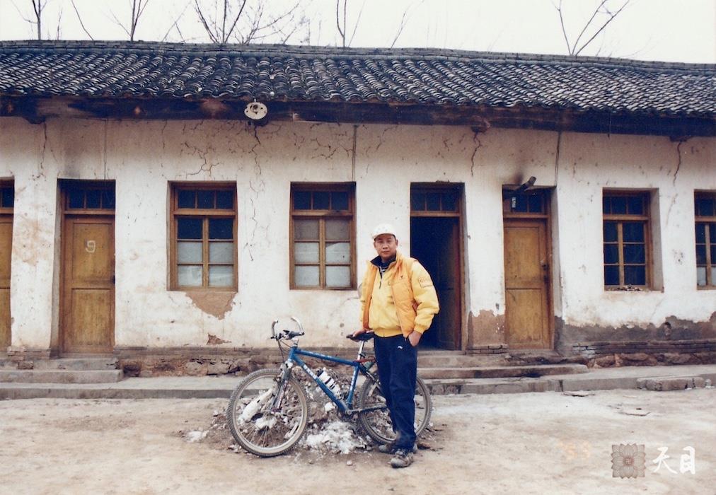 19990103、06、07徐志强（出家前的圣观法师）骑至陇南米仓山