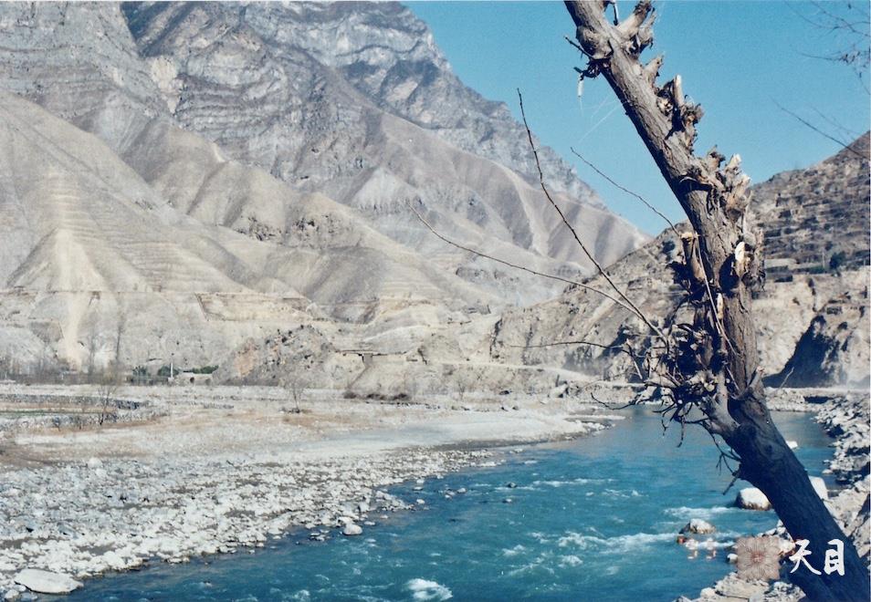 19990110、11徐志强（出家前的圣观法师）骑至甘川交界处