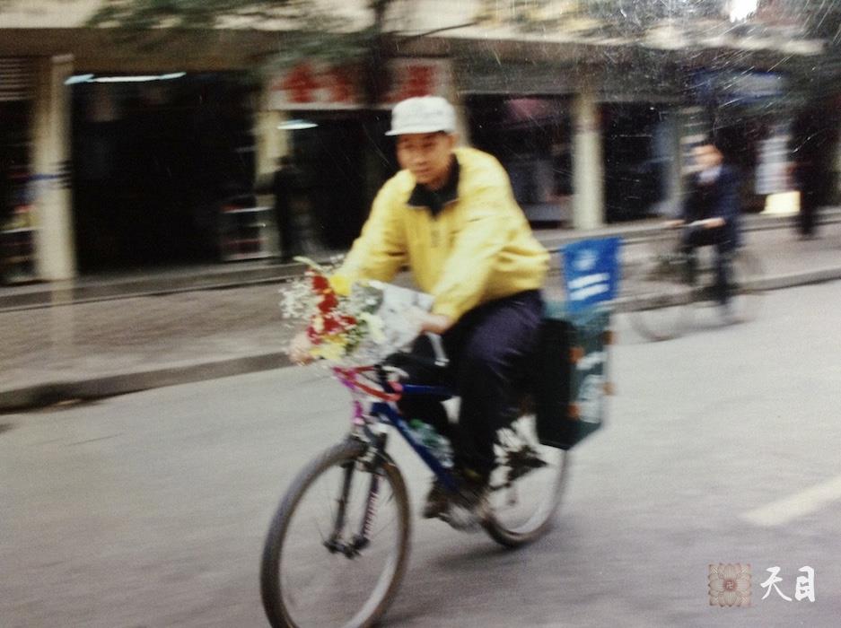 19990325徐志强（出家前的圣观法师）骑至重庆江津