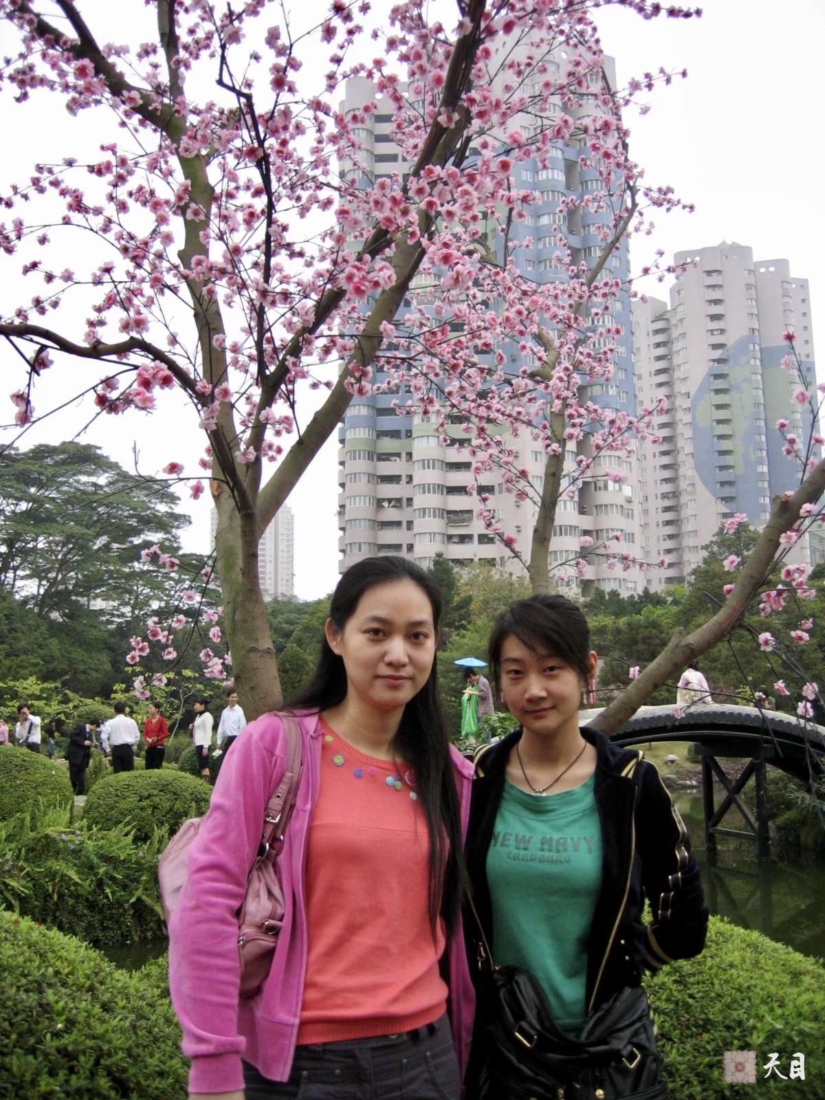 20070219果实（出家前的果实法师）居士和果涵居士跟随恩师圣观法师在深圳游览世界之窗2