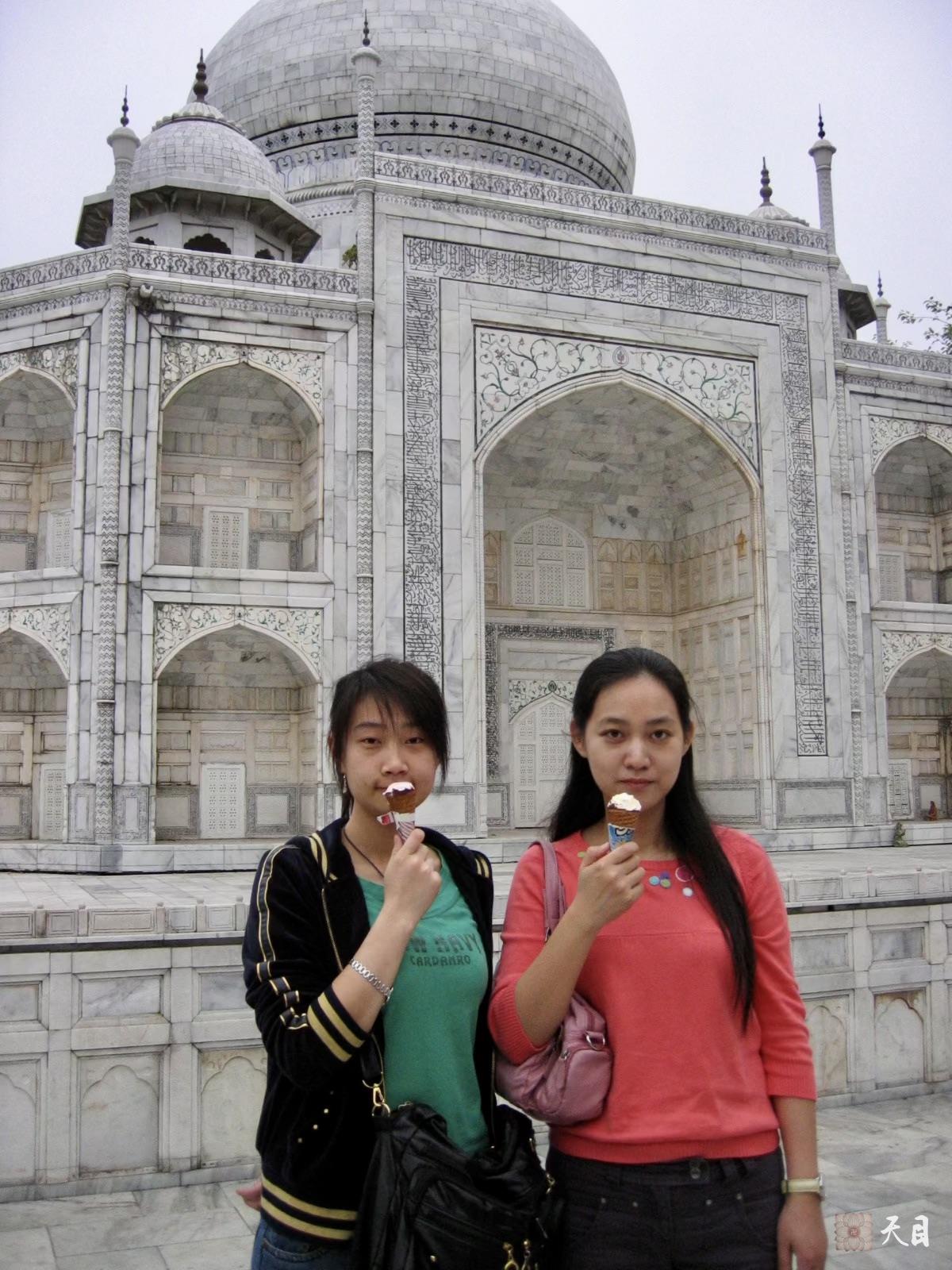 20070219果实（出家前的果实法师）居士和果涵居士跟随恩师圣观法师在深圳游览世界之窗2