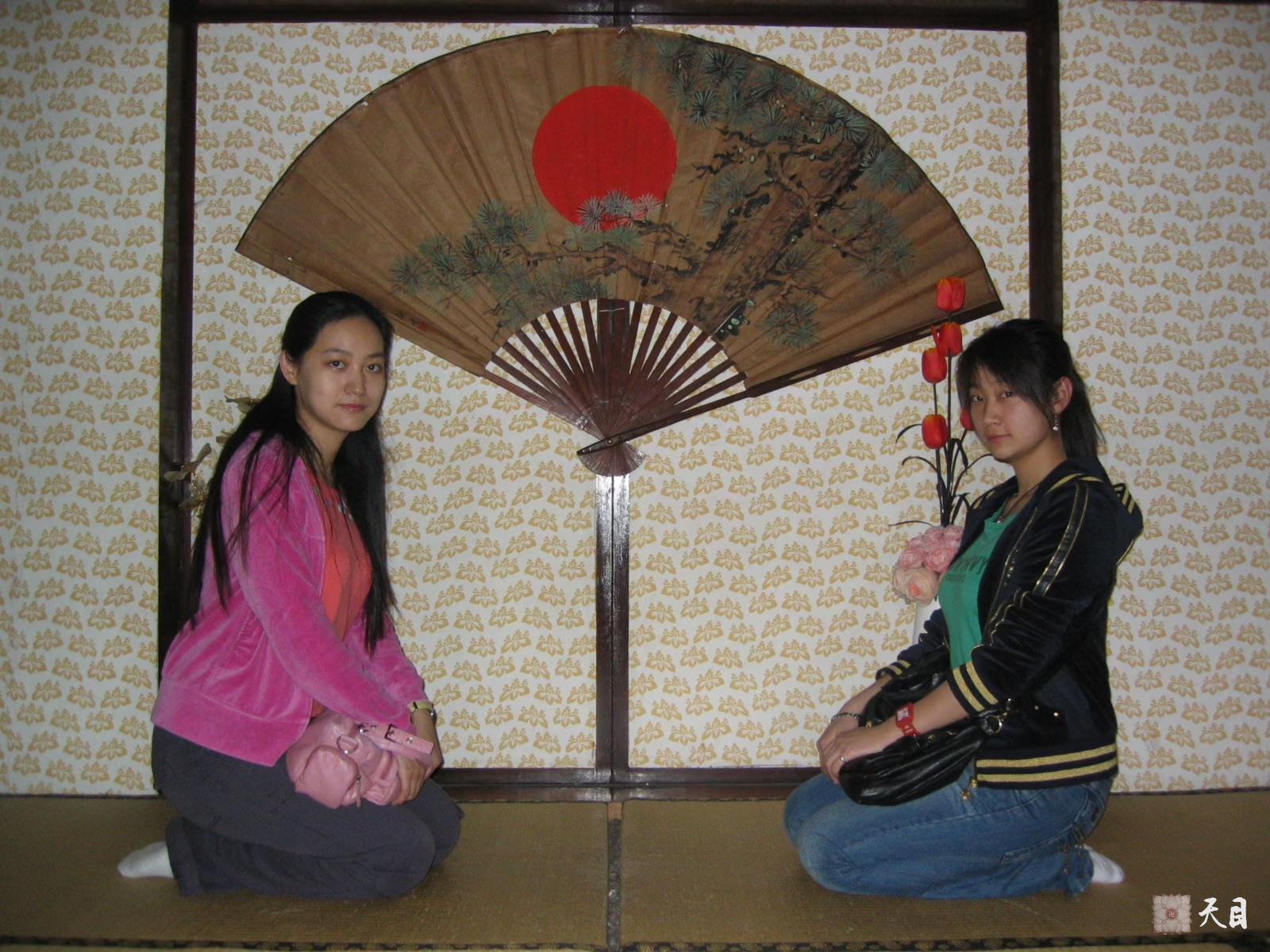 20070219果实（出家前的果实法师）居士和果涵居士跟随恩师圣观法师在深圳游览世界之窗2