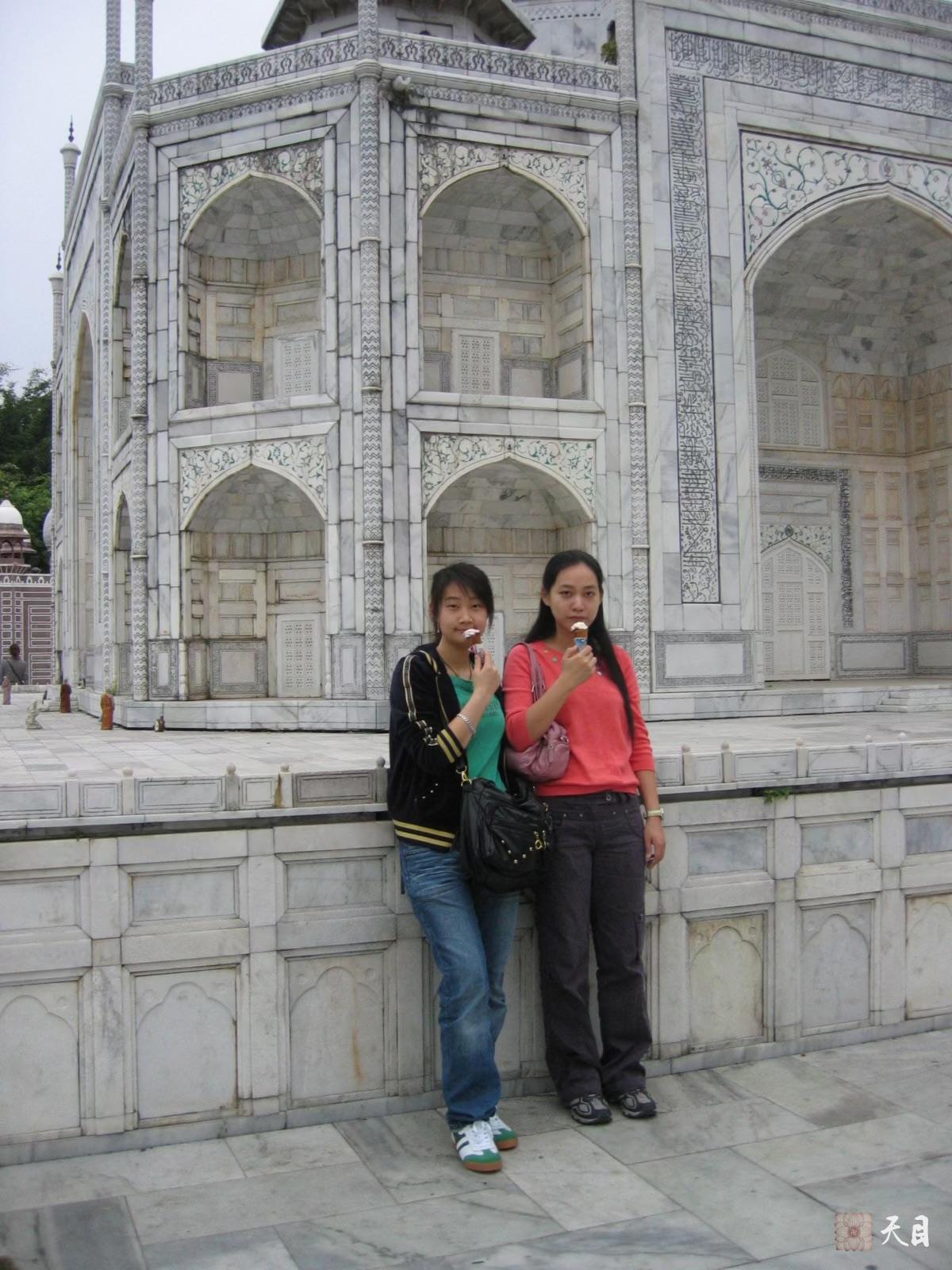 20070219果实（出家前的果实法师）居士和果涵居士跟随恩师圣观法师在深圳游览世界之窗2