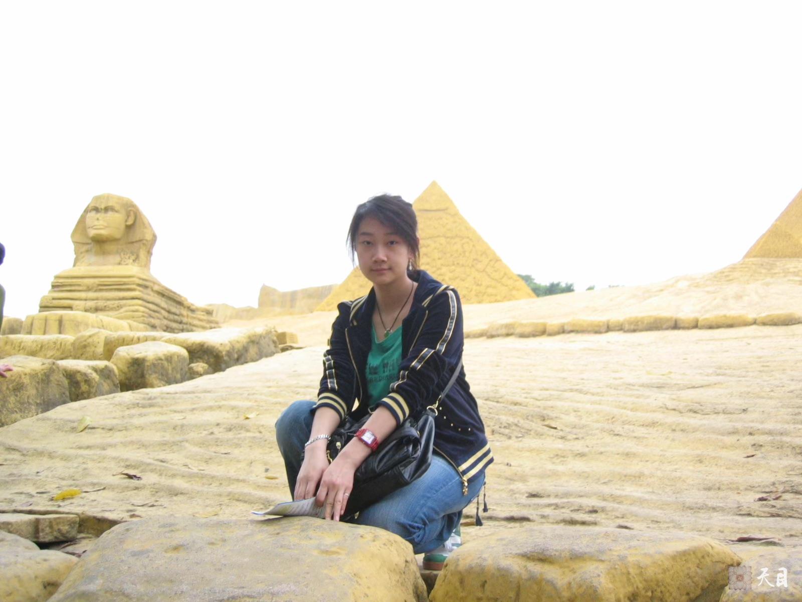 20070219圣观法师带领果实果涵居士在深圳游览世界之窗