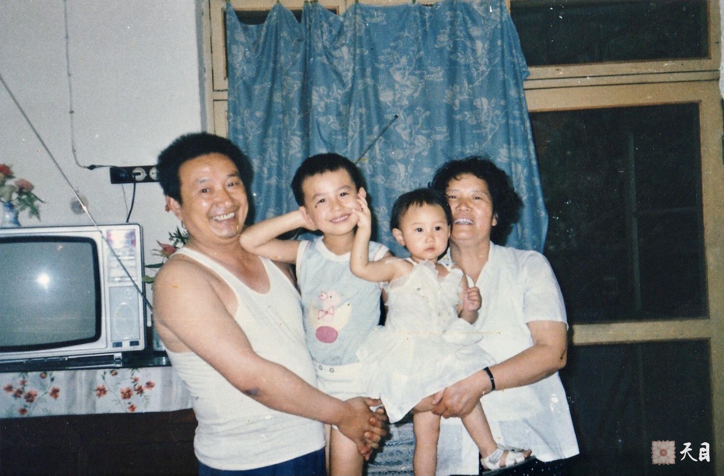 1989恩师圣观法师的俗家女儿二岁生日照