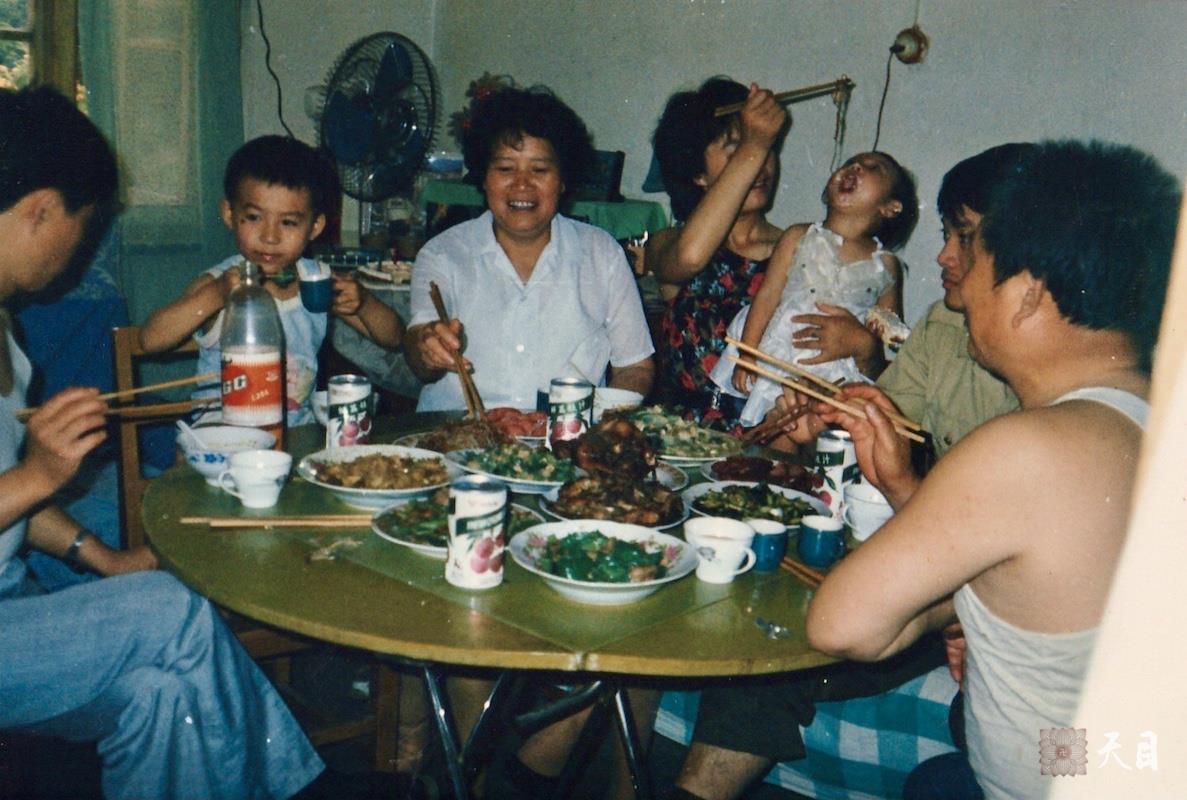 1989恩师圣观法师的俗家女儿二岁生日照