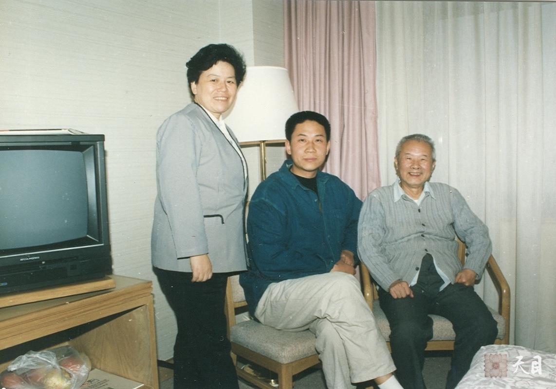 1993年徐志强（出家前的圣观法师）个人接待胡绩伟和丁济沧一行人来西安旅游会友
