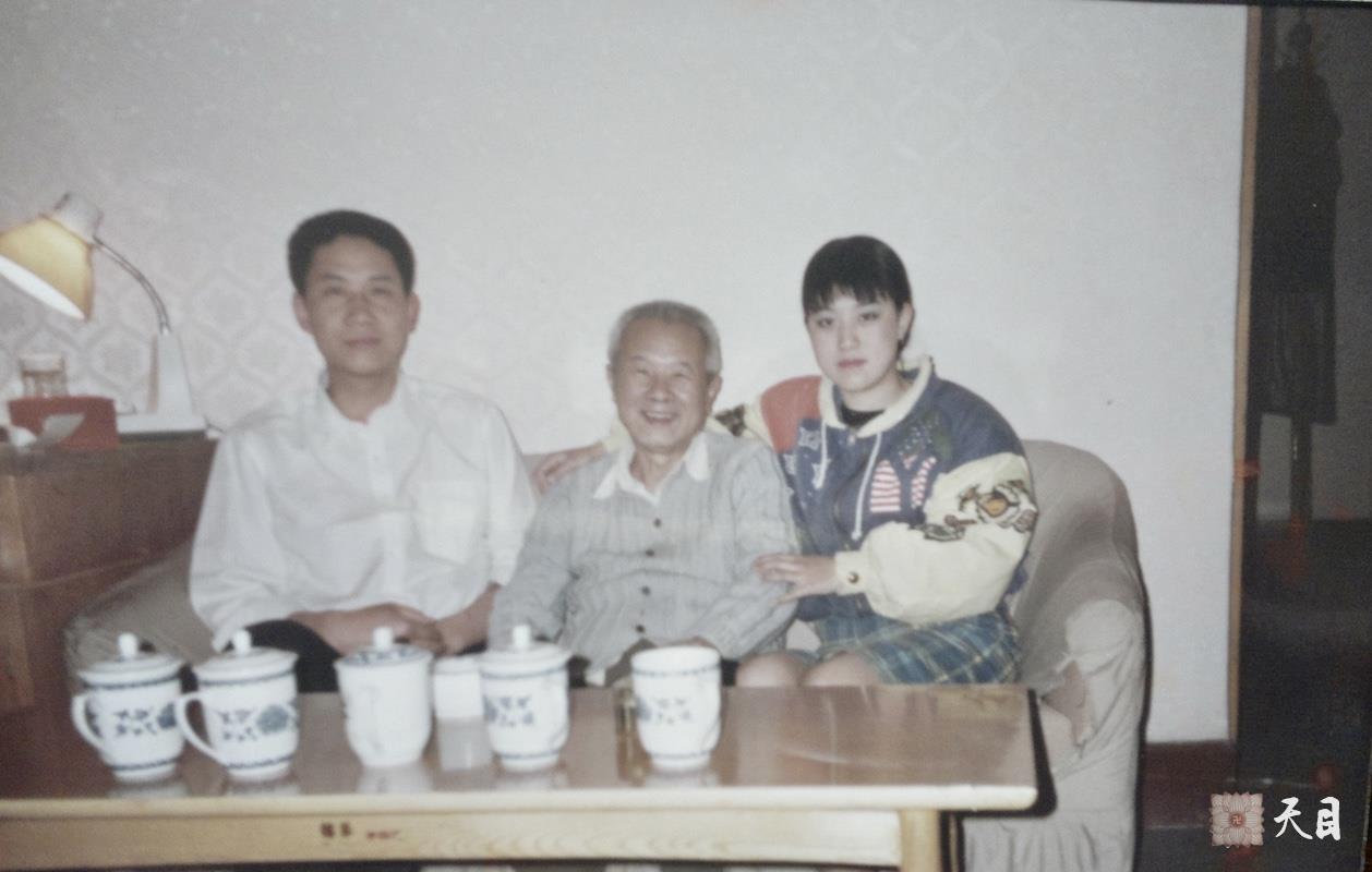 1993年徐志强（出家前的圣观法师）个人接待胡绩伟和丁济沧一行人来西安旅游会友