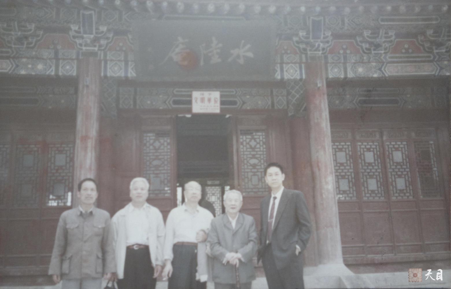 1993年徐志强（出家前的圣观法师）个人接待胡绩伟和丁济沧一行人来西安旅游会友