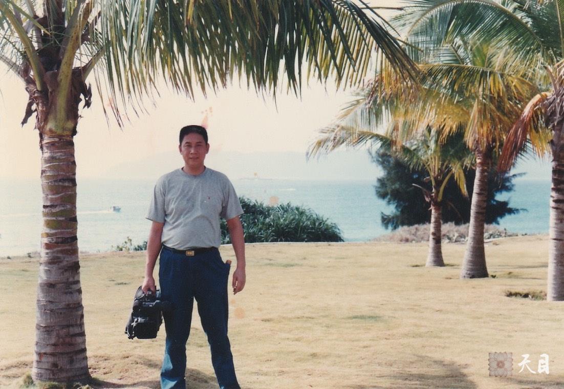 1997年夏徐志强（出家前的圣观法师）在海南拍摄100集大型纪录片《世界华人》