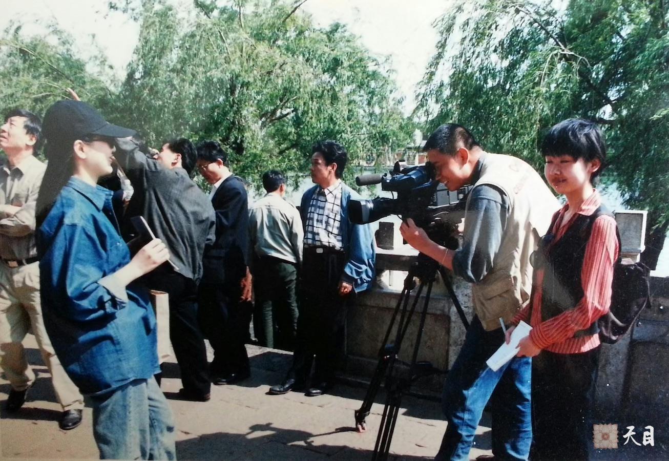 1997年夏徐志强（出家前的圣观法师）在海南拍摄100集大型纪录片《世界华人》