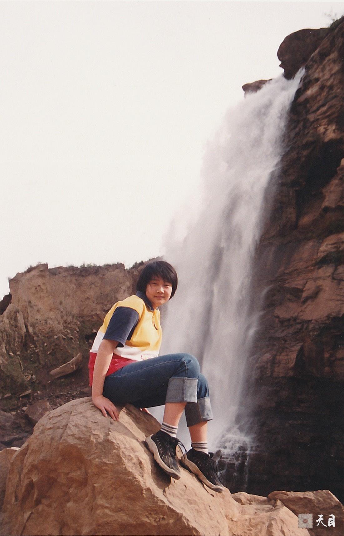 2001年秋徐志强（出家前的圣观法师）带女儿游黄帝陵、壶口瀑布