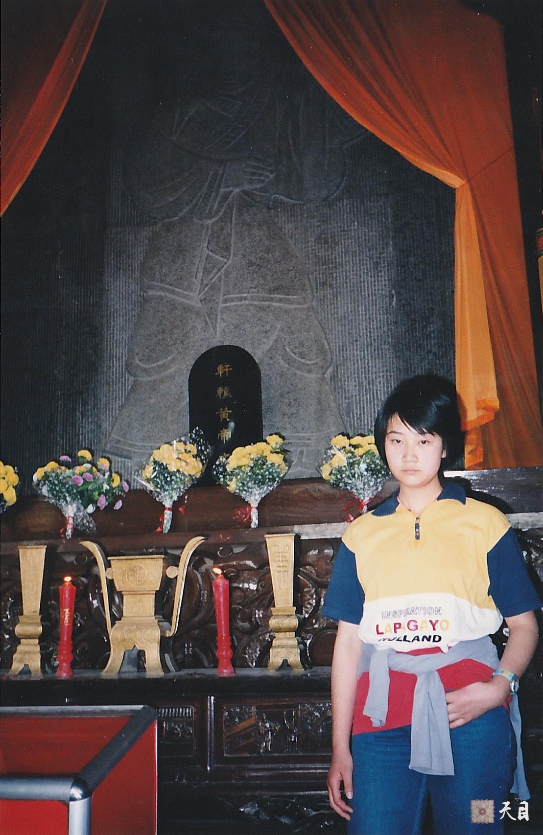 2001年秋徐志强（出家前的圣观法师）带女儿游黄帝陵、壶口瀑布