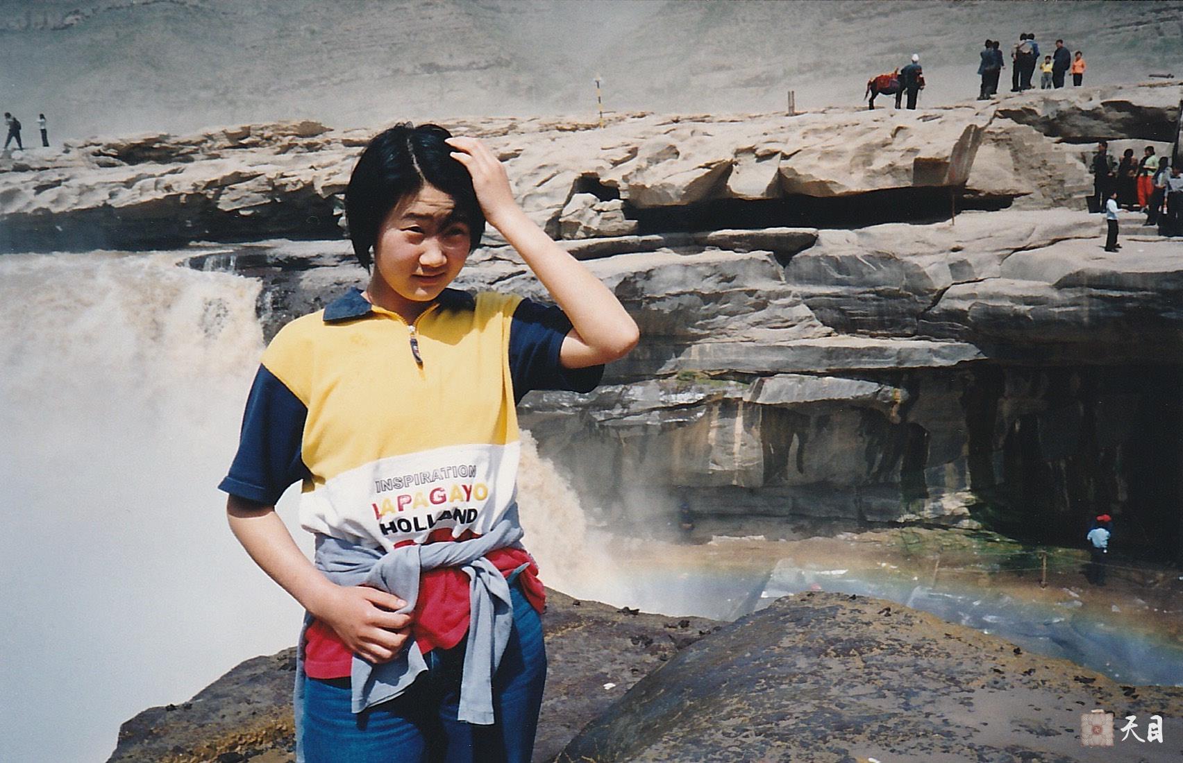 2001年秋徐志强（出家前的圣观法师）带女儿游黄帝陵、壶口瀑布