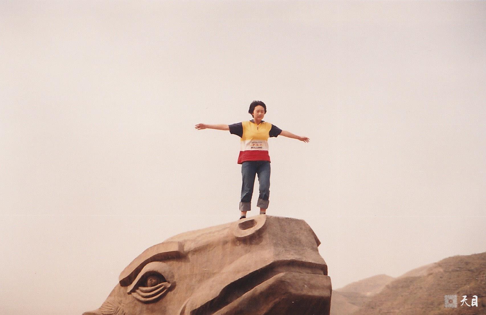 2001年秋徐志强（出家前的圣观法师）带女儿游黄帝陵、壶口瀑布