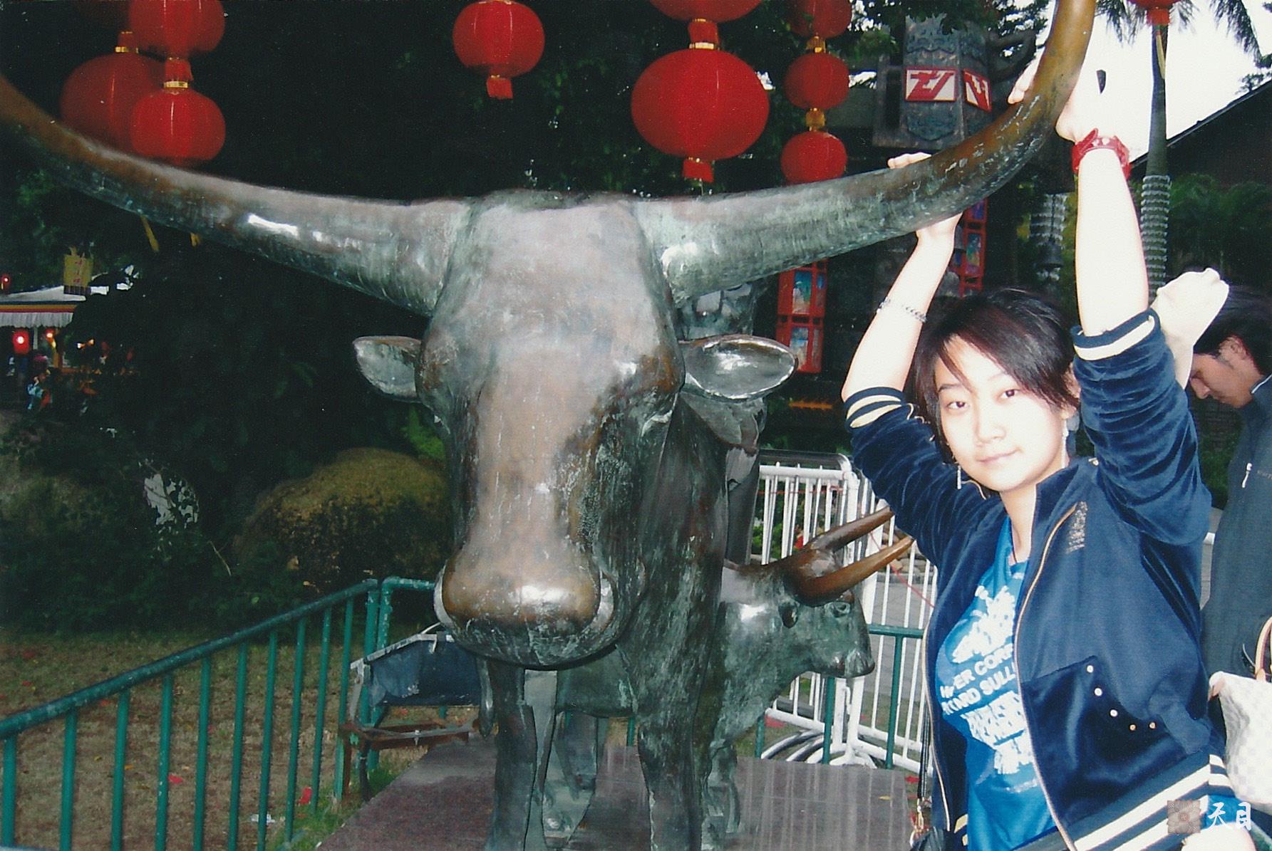 20070219圣观法师带领果实果涵居士在深圳游览世界之窗