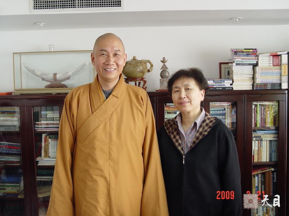 20090321圣观法师和胡德华相聚在北京韩勃办公室和怡新素食馆1