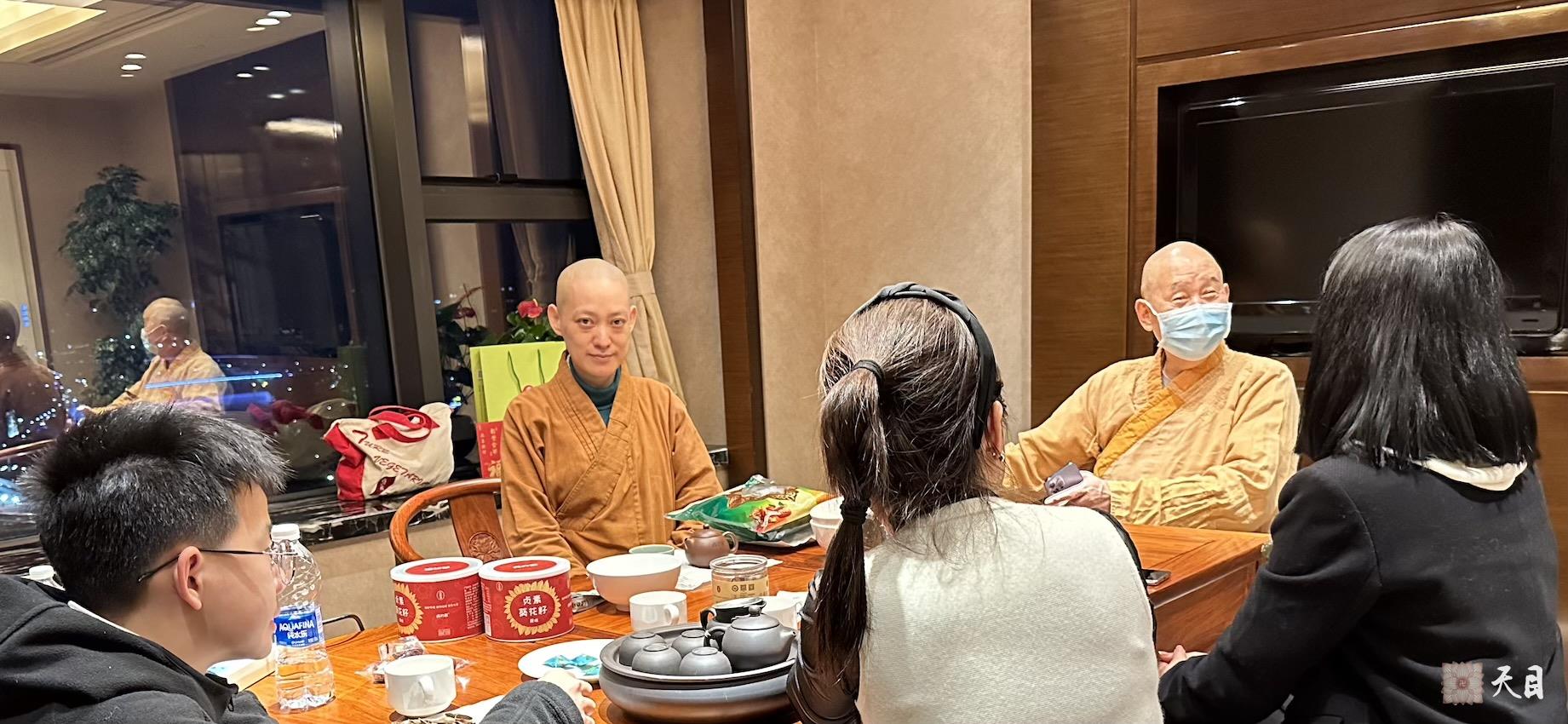 20240208圣观法师带领果实法师在中山喜来登接见来自温州的常意居士常江居士徐晓飞并给弟子们开示2