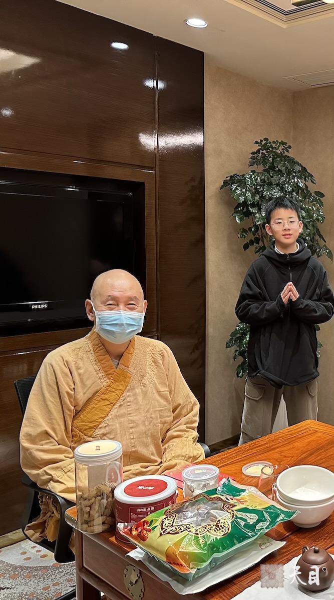 20240208圣观法师带领果实法师在中山喜来登接见来自温州的常意居士常江居士徐晓飞并给弟子们开示 1