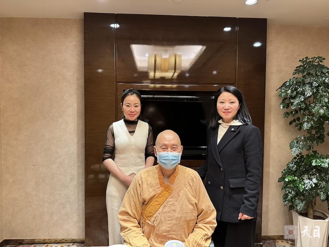 20240208圣观法师带领果实法师在中山喜来登接见来自温州的常意居士常江居士徐晓飞并给弟子们开示 1