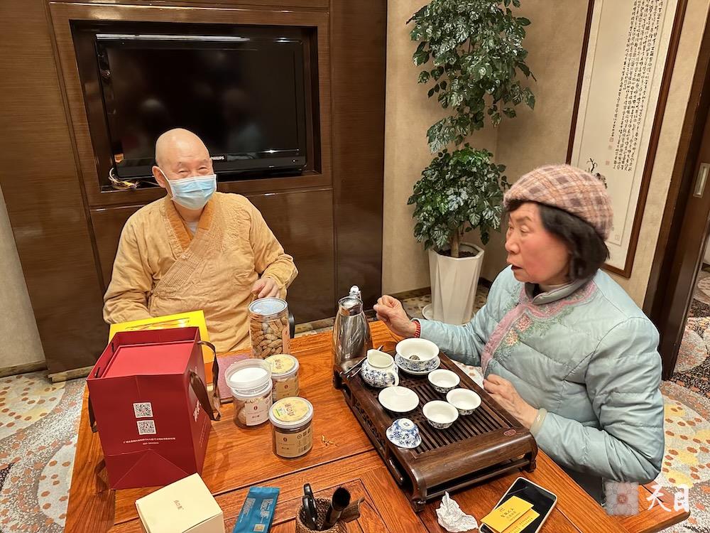 20240125圣观法师在中山喜来登接见来自武夷山的余月红居士2