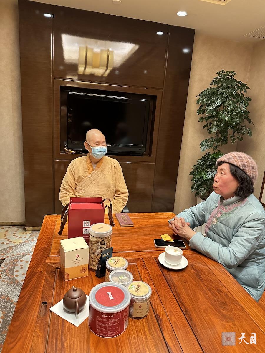 20240125圣观法师在中山喜来登接见来自武夷山的余月红居士1