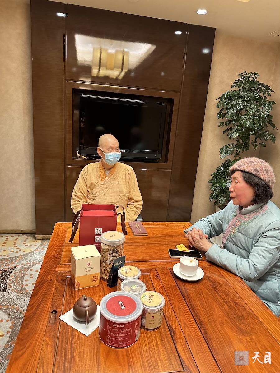 20240125圣观法师在中山喜来登接见来自武夷山的余月红居士1