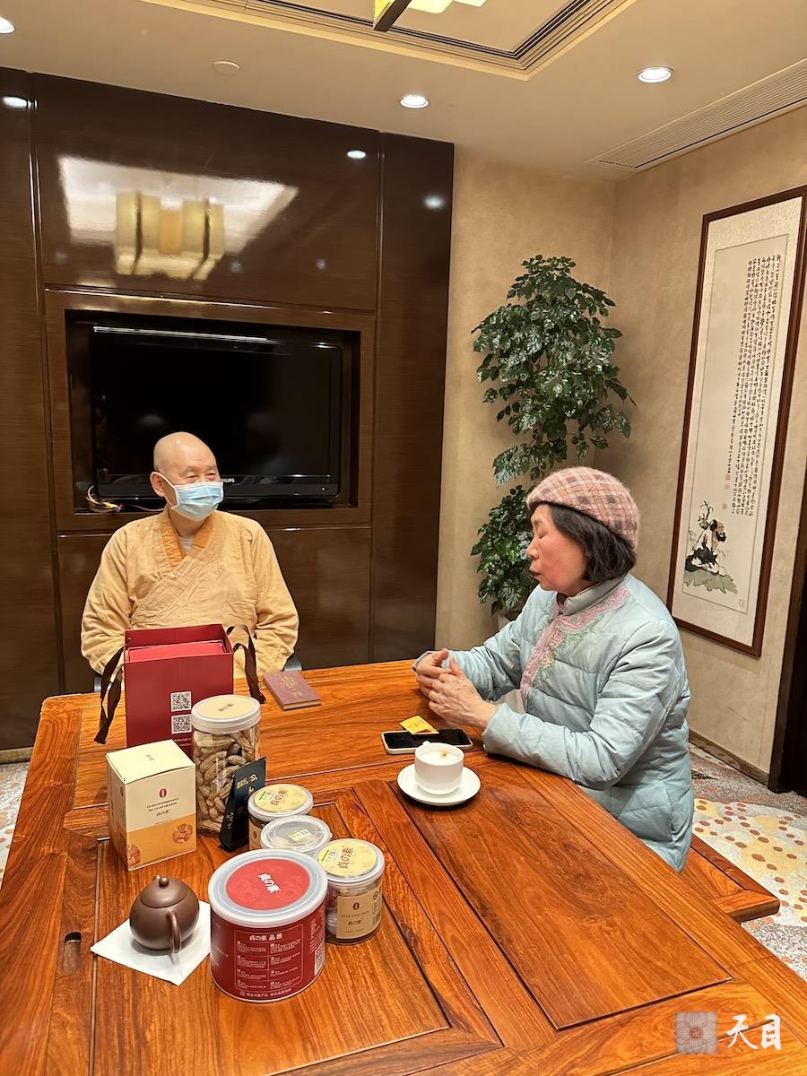 20240125圣观法师在中山喜来登接见来自武夷山的余月红居士1