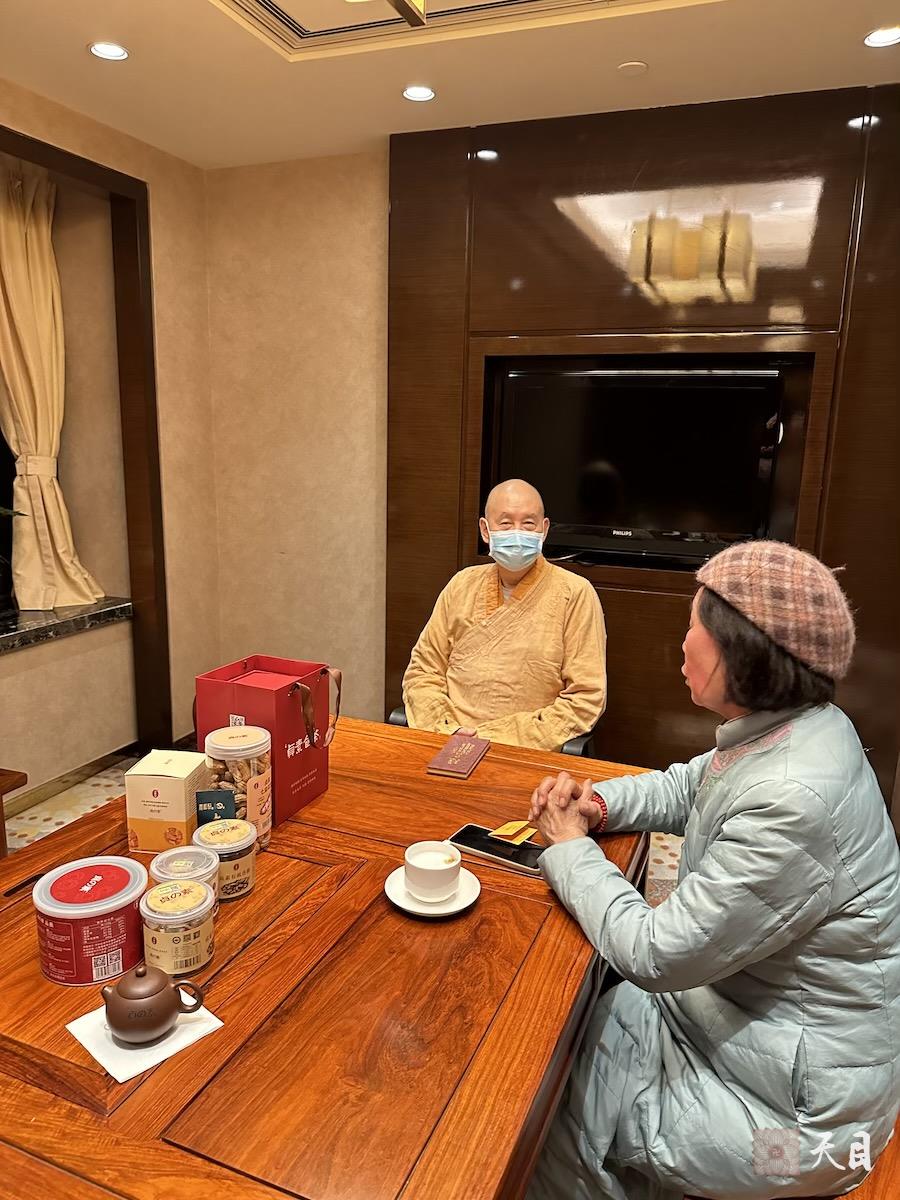 20240125圣观法师在中山喜来登接见来自武夷山的余月红居士1