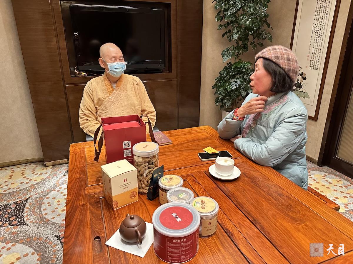 20240125圣观法师在中山喜来登接见来自武夷山的余月红居士1