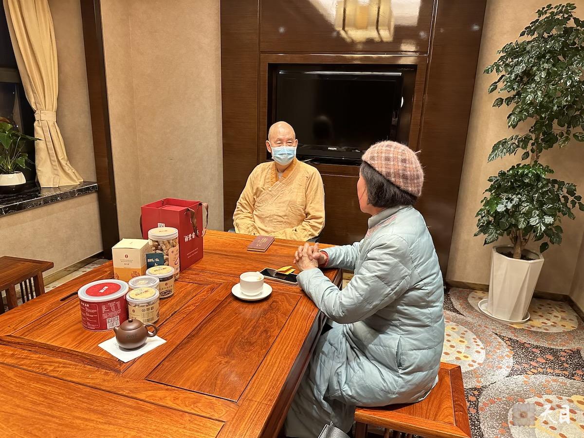 20240125圣观法师在中山喜来登接见来自武夷山的余月红居士1