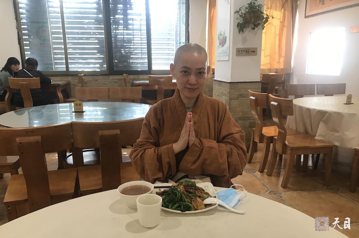 20240118腊八节果实法师在中山禅悦素食馆应供