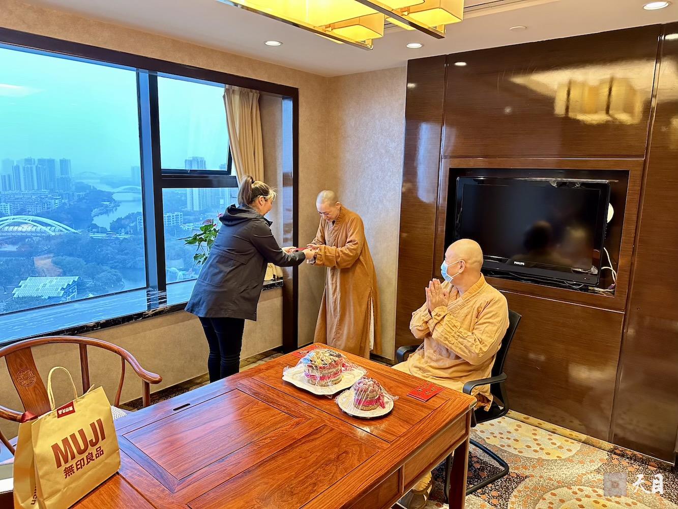20240112圣观法师在中山喜来登加持果实法师生日1