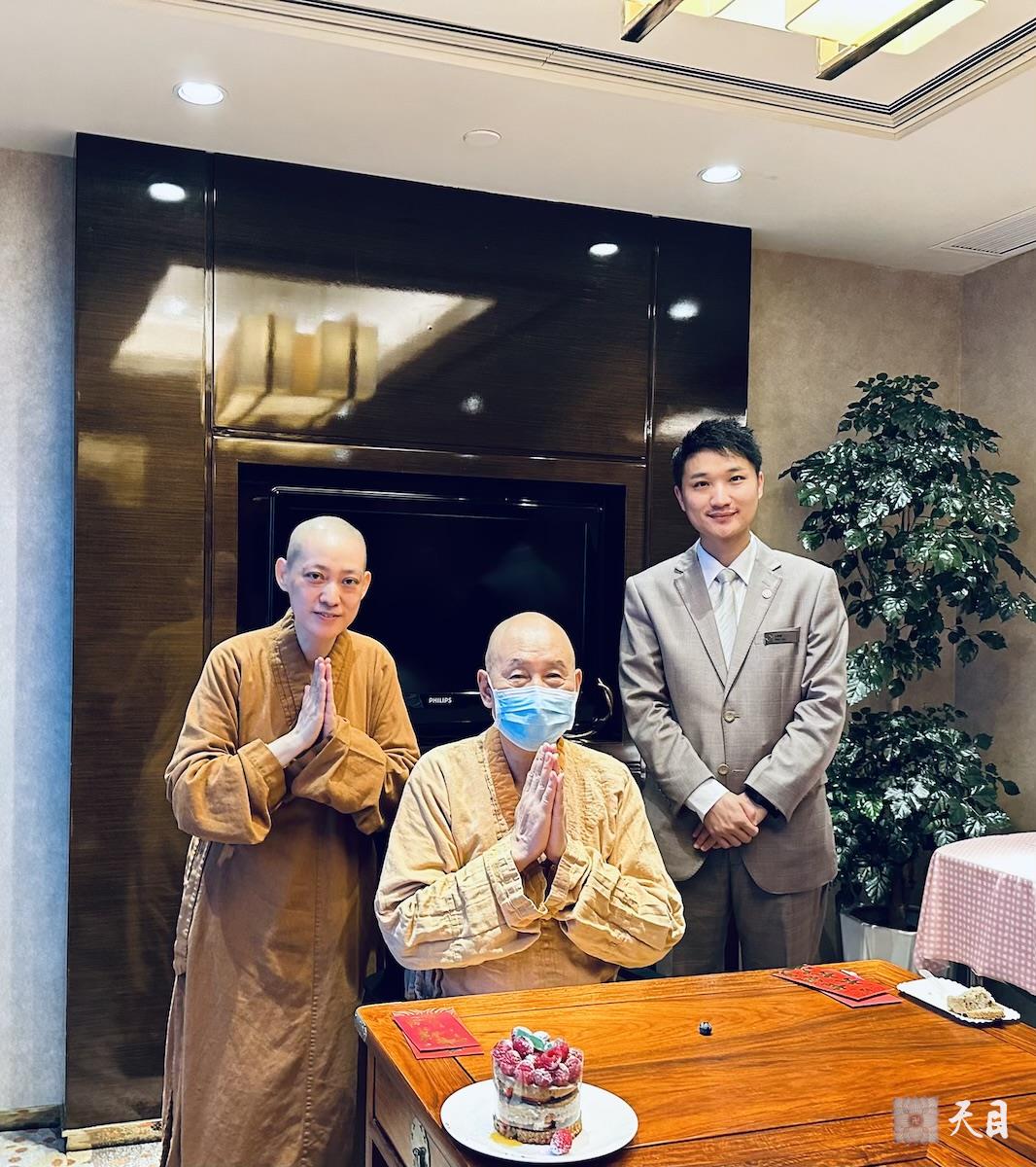 20240112果实法师礼请恩师圣观法师在中山喜来登加持生日2