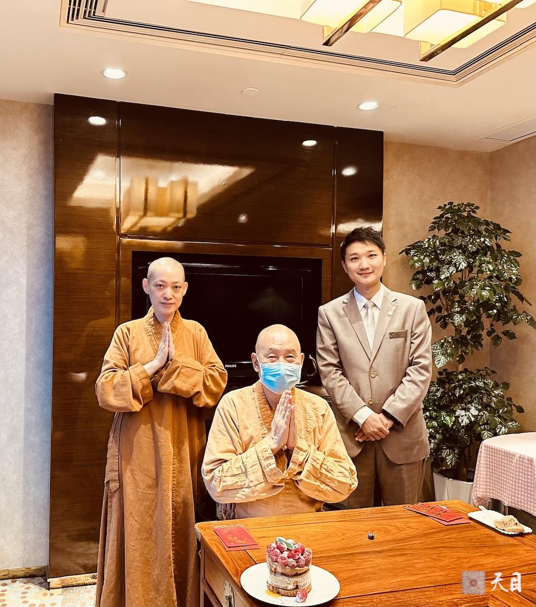 20240112果实法师礼请恩师圣观法师在中山喜来登加持生日2