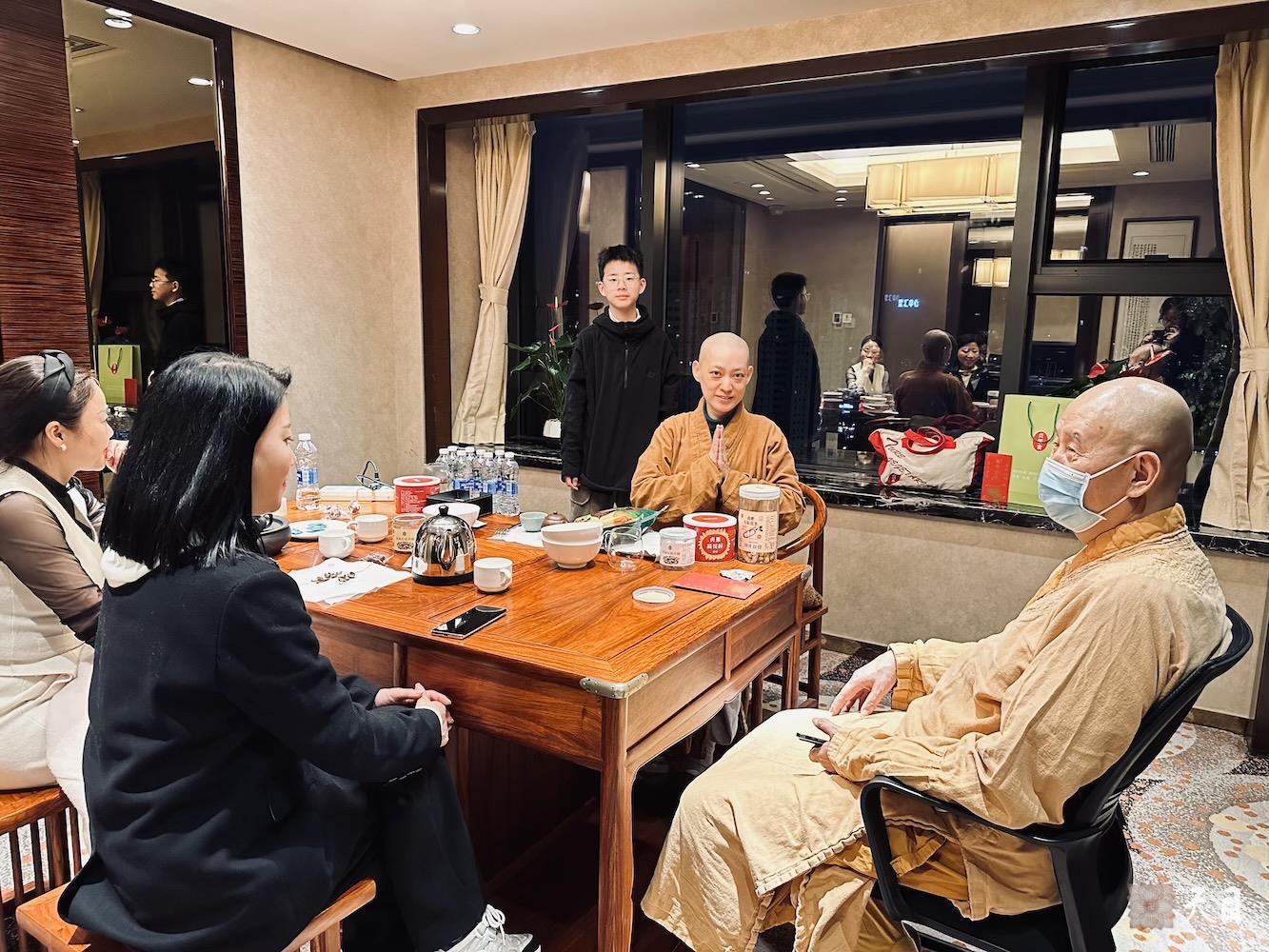 20240208圣观法师带领果实法师在中山喜来登接见来自温州的常意居士常江居士徐晓飞并给弟子们开示2